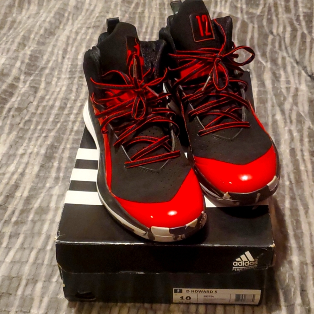 Adidas D Howard sneakers